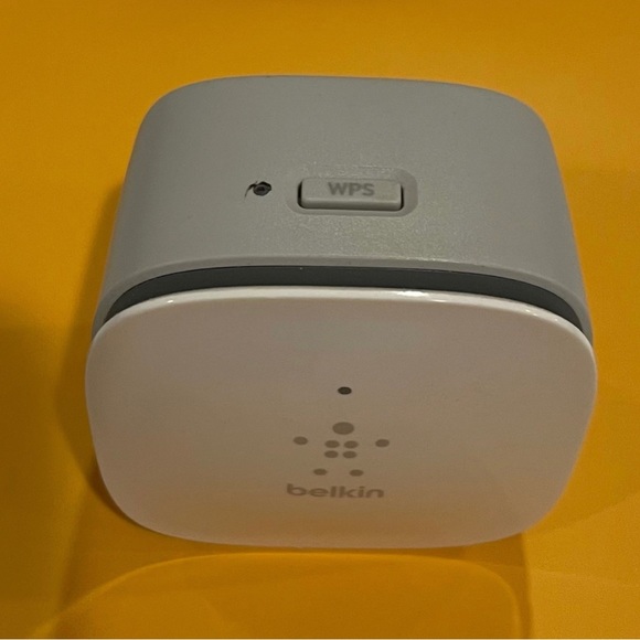 The Belkin Wi-Fi Range Extender - Picture 4 of 5
